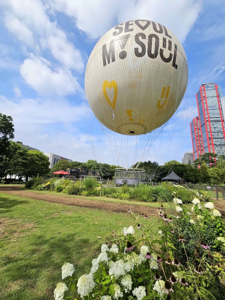 Seoul dal là khinh khí cầu ngắm cảnh đêm biểu tượng tại công viên yeouido park