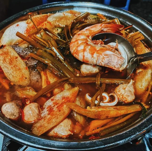 Lẩu đêm Bác Hiền (Dốc Sương Mù): 111 Hai Bà Trưng, Bến Nghé, Quận 1, Hồ Chí Minh
