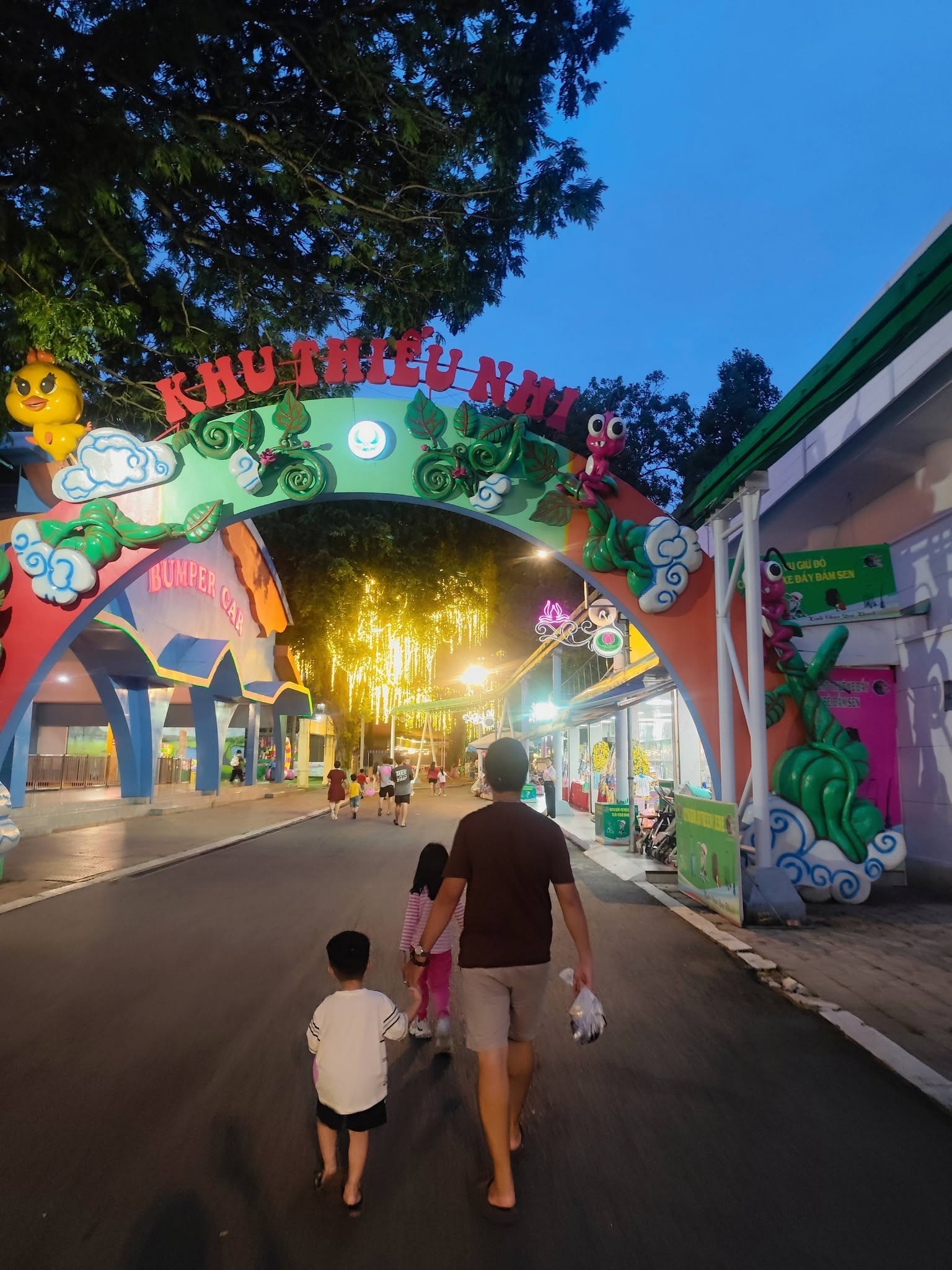 REVIEW THỰC TẾ: ĐẦM SEN BY NIGHT
