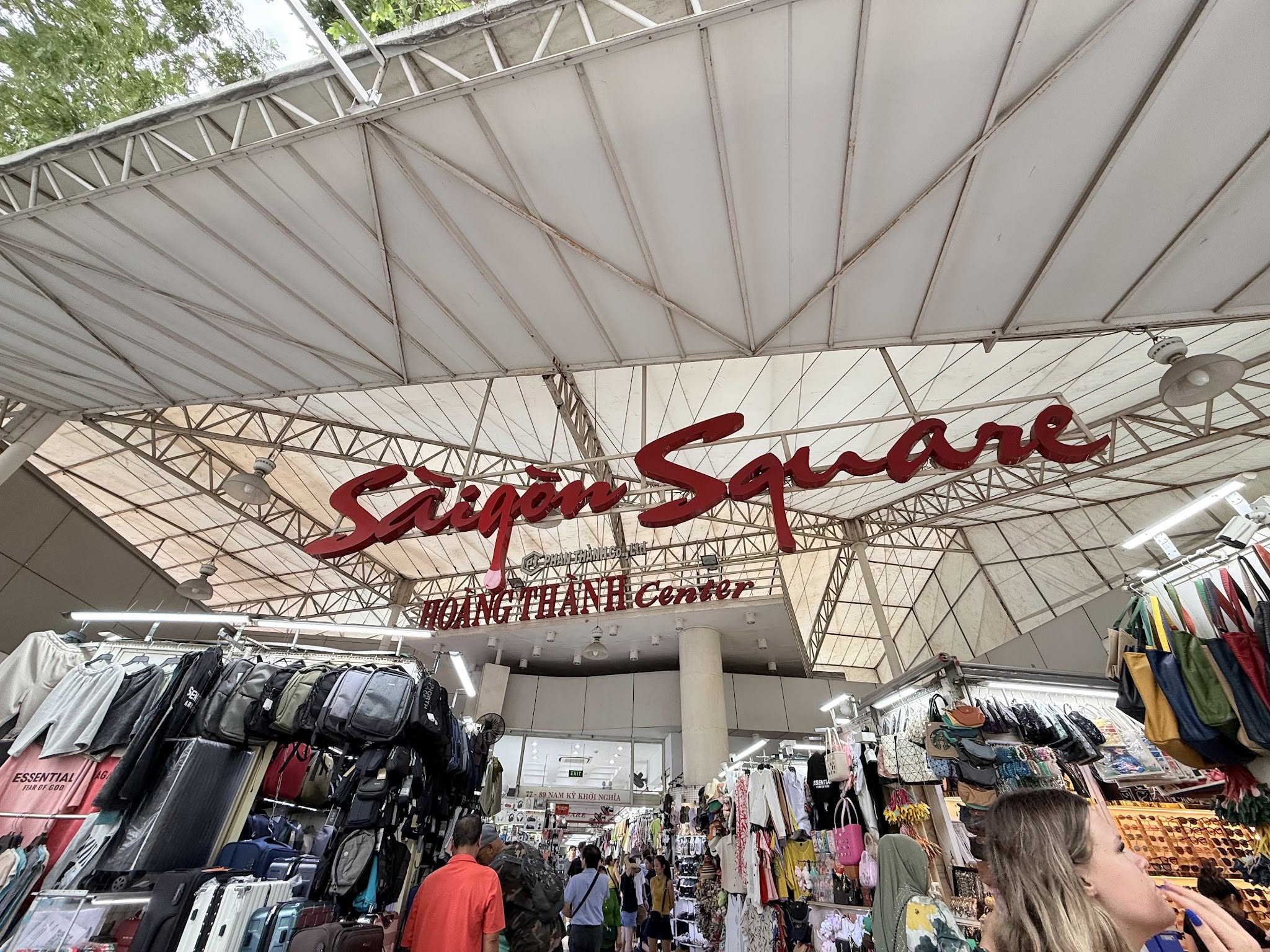 Sài Gòn Square Quận 1 chuyên hàng fake replica local xuất khẩu gia công