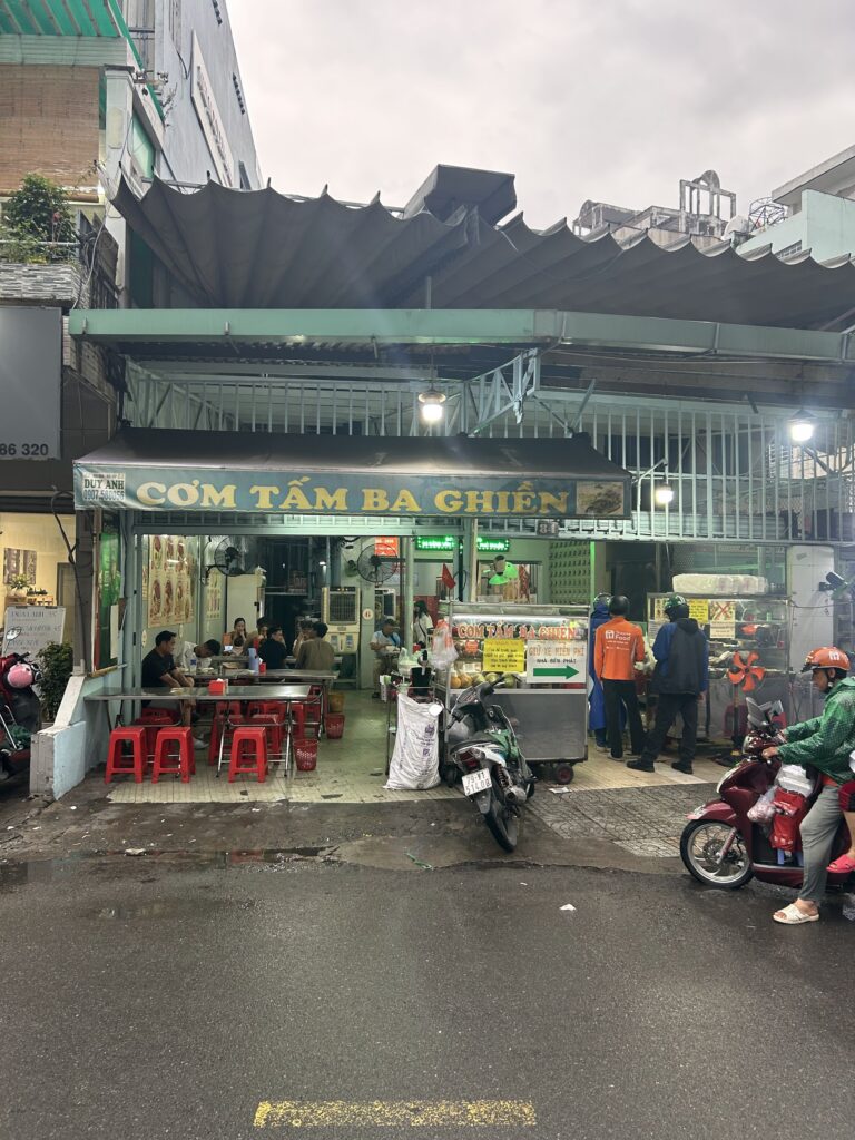 Cơm tấm Bà Ghiền Đặng Văn Ngữ Sài Gòn