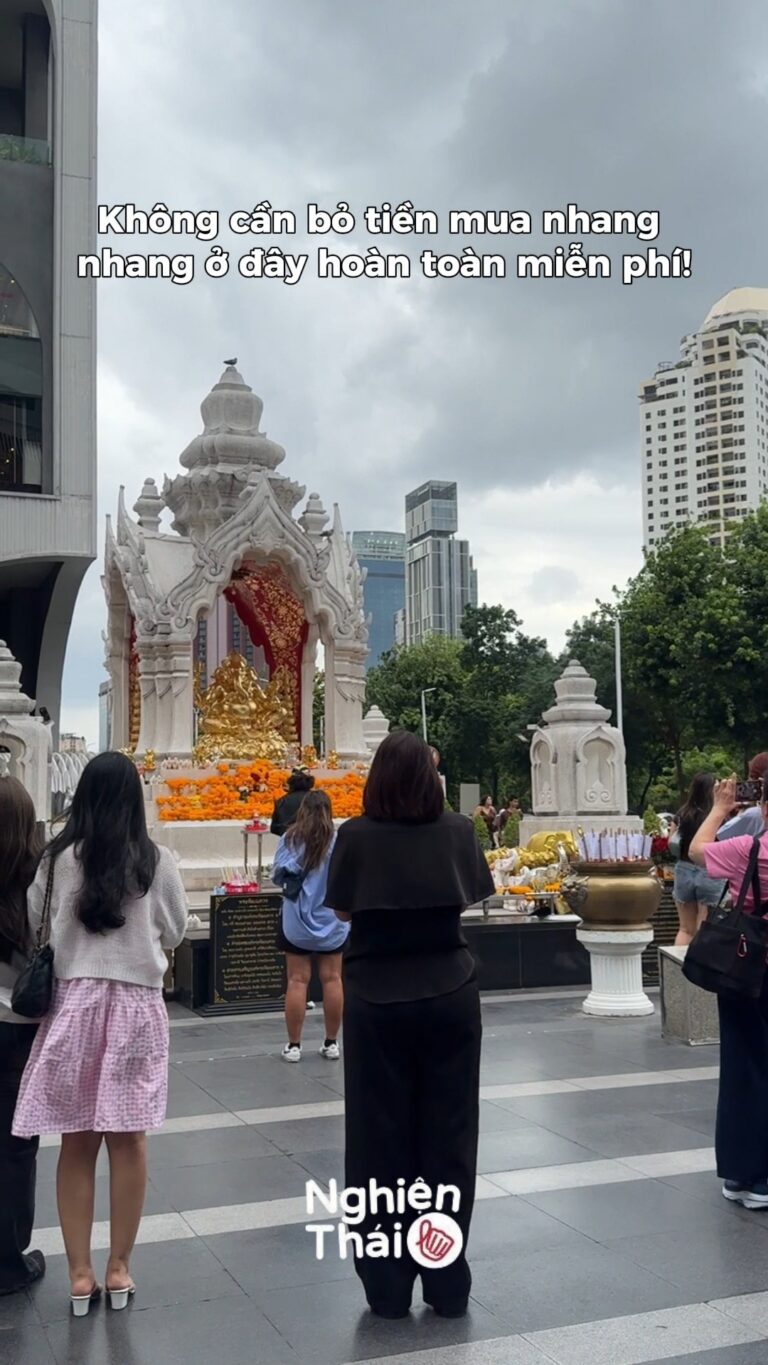 Đến viếng Đền Ganesha ở CentralWorld là KHÔNG CẦN phải mua nhang đâu nha
