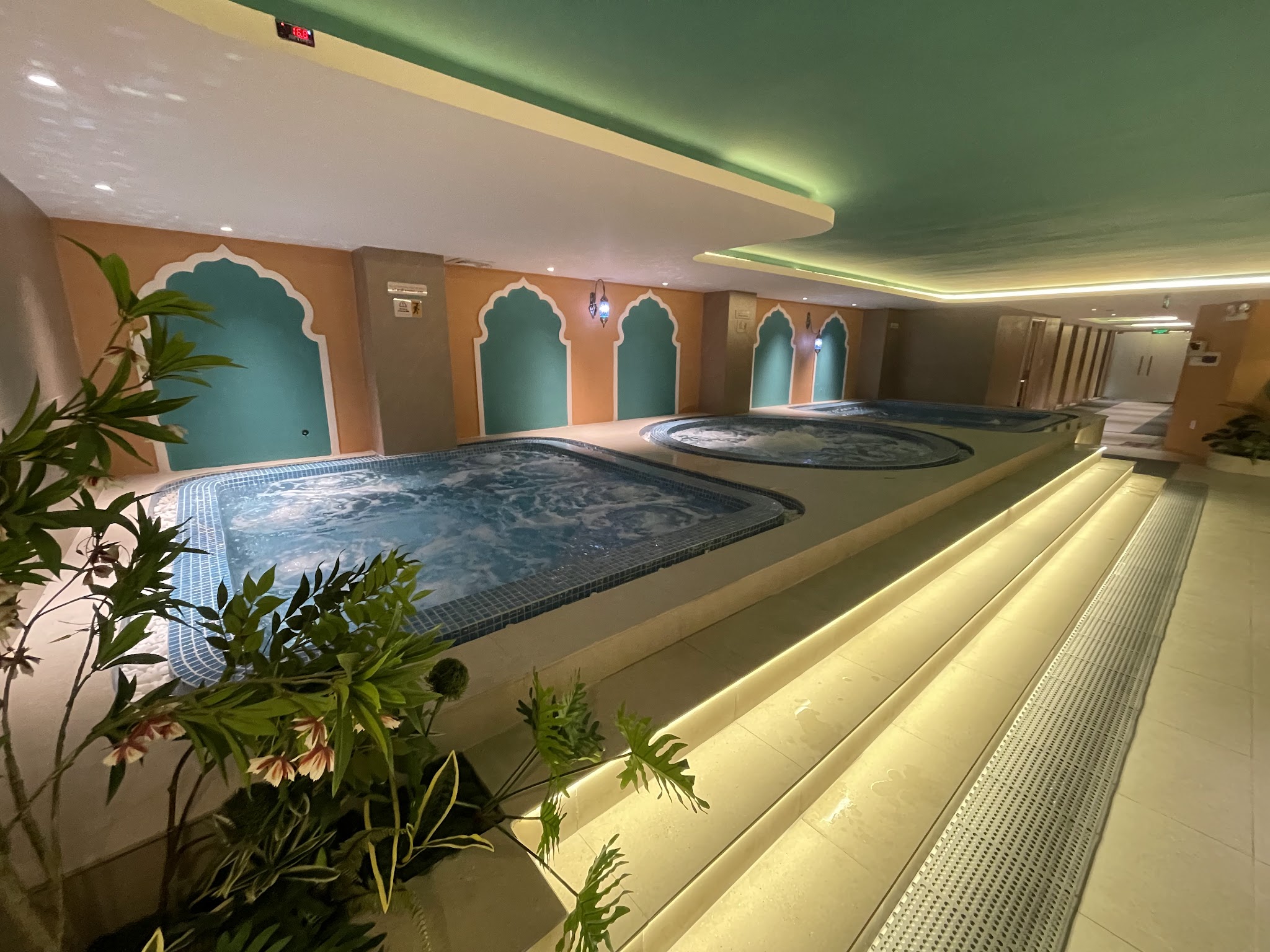 Laylah Onsen JjimJilBang & Spa tọa lạc tại tầng 4 của Khách sạn Ramana Saigon