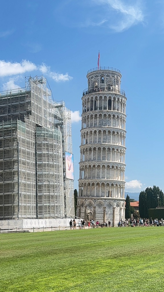 ¡LA TORRE DE PISA Y SUS ALREDEDORES!